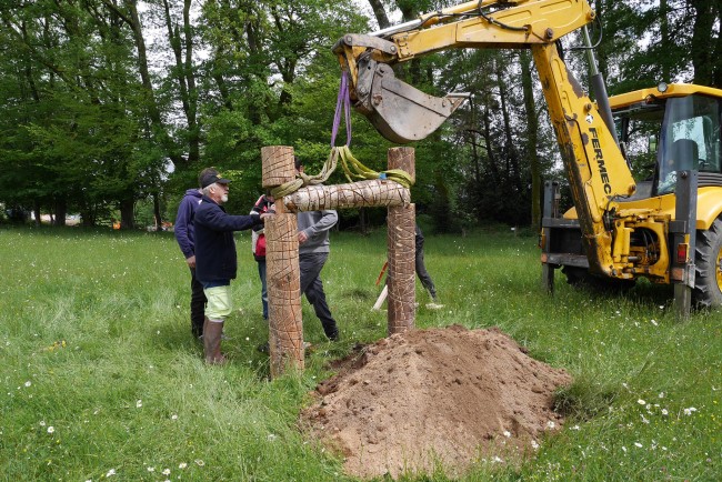 1m37 at the withers, the balance in the earth -